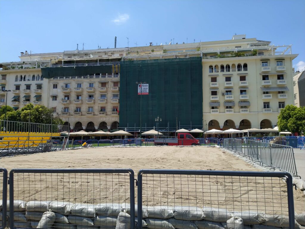 σε-γήπεδο-beach-volley-μετατρέπεται-η-πλατεία-αρ-923463