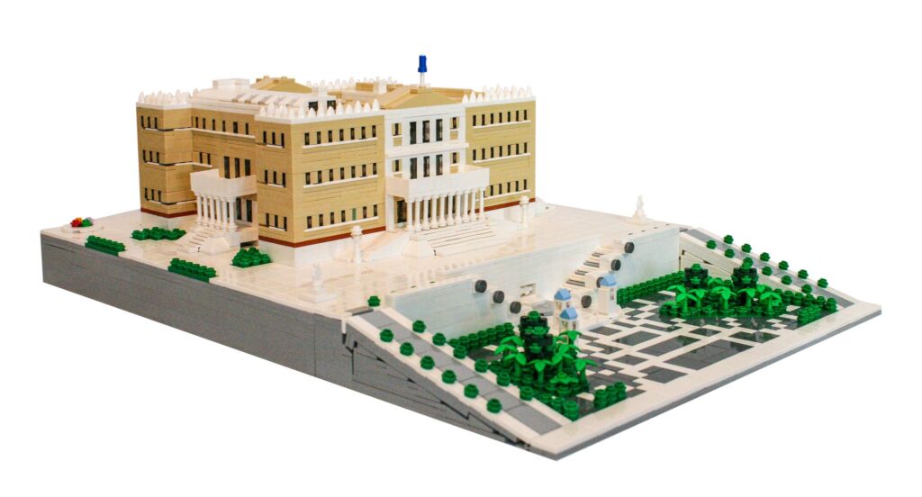 θεσσαλονικιός-έφτιαξε-τη-βουλή-με-5-000-lego-916436