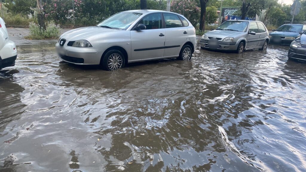 πλημμύρισαν-οι-δρόμοι-στη-θεσσαλονίκ-918295