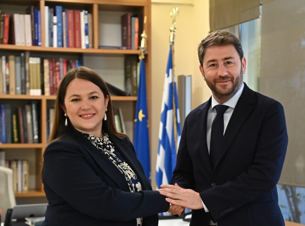 στο-πασοκ-κιναλ-η-κωνσταντίνα-αδάμου-917602