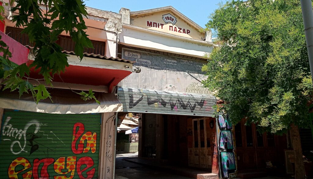 μπιτ-παζάρ-ένα-διατηρητέο-ως-εστία-όχλ-909253