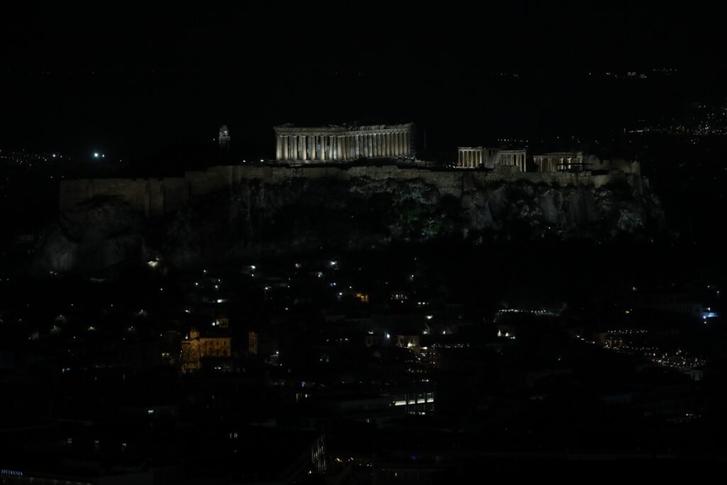 η-ελλαδα-εσβησε-τα-φωτα-για-την-ωρα-της-900972