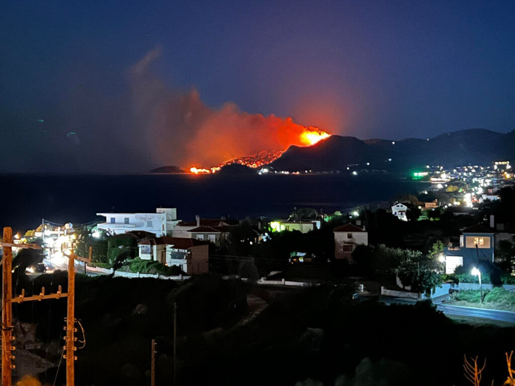 μεγάλη-φωτιά-σε-εξέλιξη-στη-σάμο-για-δε-912983