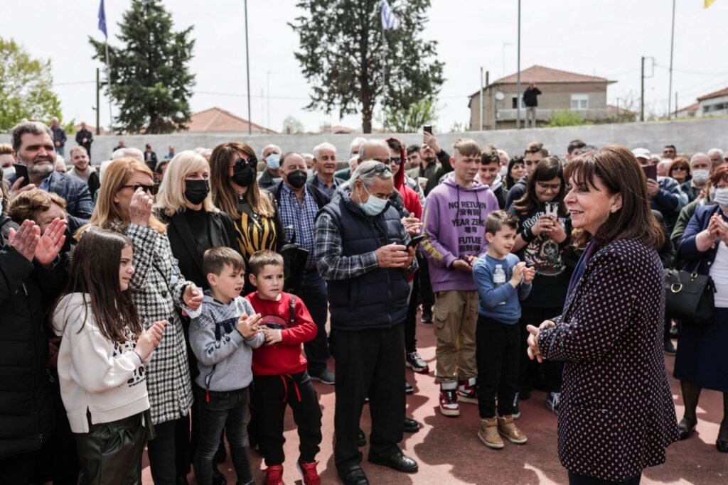 αβγά-με-τρεις-γυναίκες-από-το-σουφλί-έβ-900481