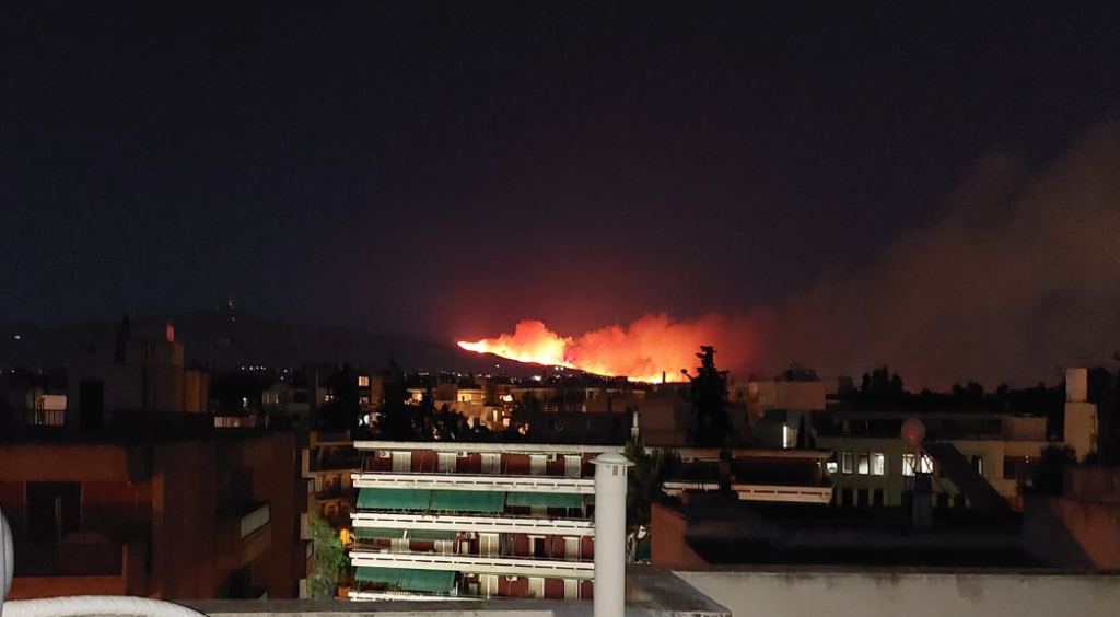 η-πεντέλη-καίγεται-από-άκρη-σε-άκρη-924622