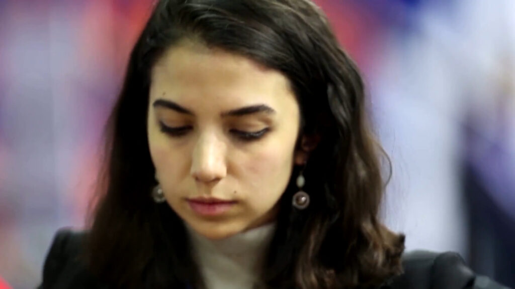 ιρανή-σκακίστρια-διαγωνίζεται-χωρίς-954360