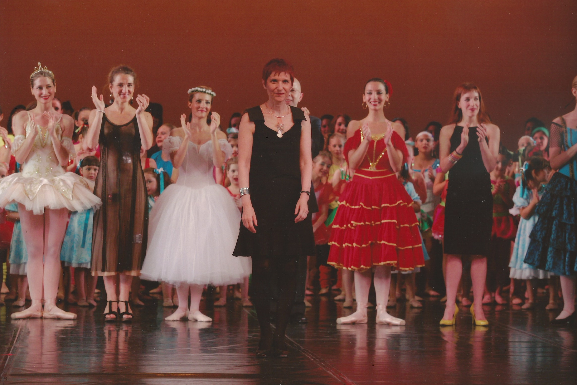 Σε υπόκλιση παράστασης