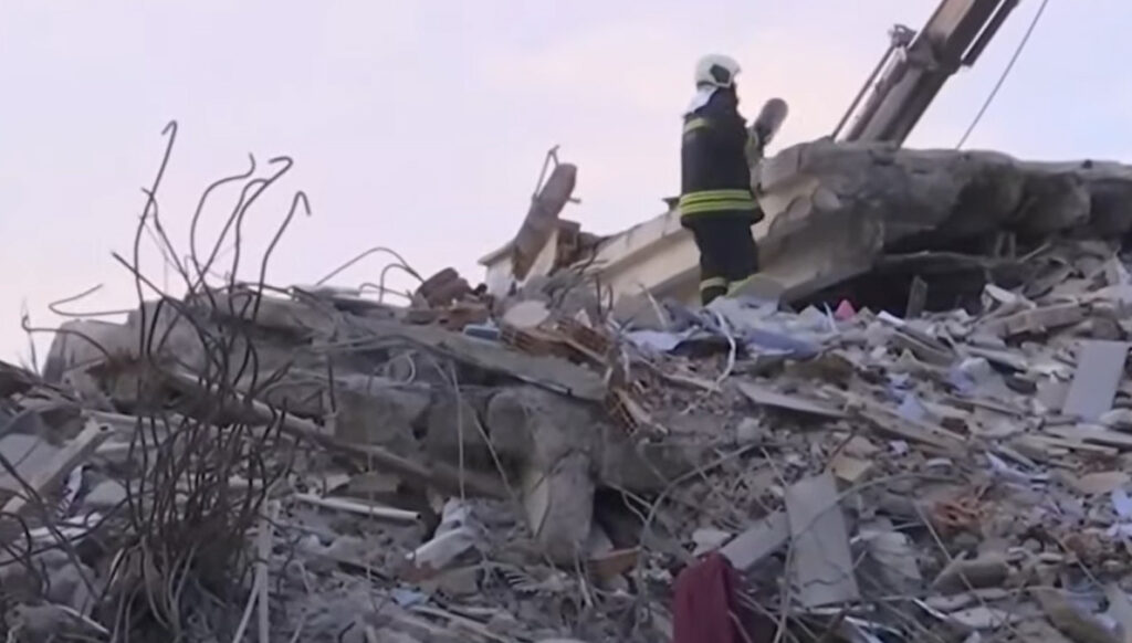 σεισμός-στη-συρία-ο-3χρονος-τάρεκ-σώθηκ-971669