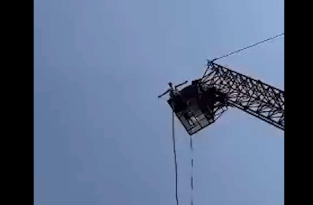 έκανε-bungee-jumping-και-κόπηκε-το-σχοινί-988103