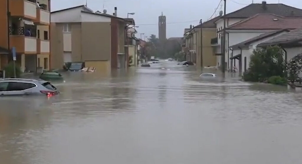 ιταλία-τραγικές-πλημμύρες-στην-περιφ-1008852