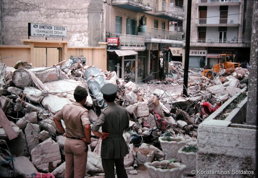 19-συγκλονιστικά-καρέ-από-τον-σεισμό-της-1022218