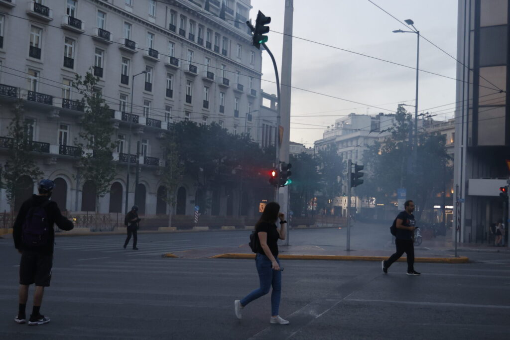 ένταση-κοντά-στην-ασοεε-έκαψαν-κάδους-1020698