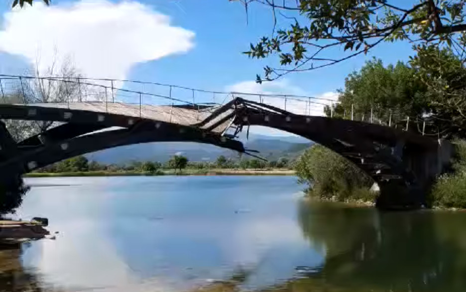 βιντεο-κατέρρευσε-ξύλινη-γέφυρα-σε-πά-1016318