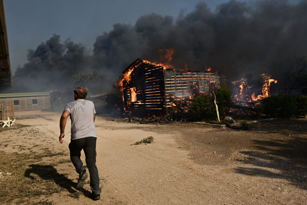 εφιάλτης-σε-κουβαρά-και-λουτράκι-ανεξ-1034124