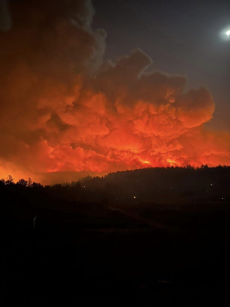 η-φωτιά-καίει-ανεξέλεγκτη-κοντά-στο-σο-1050680