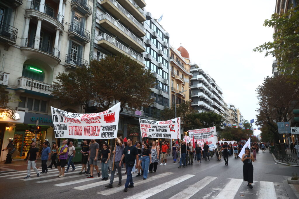 πλήθος-κόσμου-στις-πορείες-στο-κέντρο-1057872