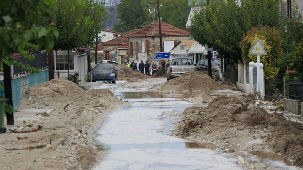 η-επόμενη-μέρα-στους-τόπους-καταστροφ-1063172