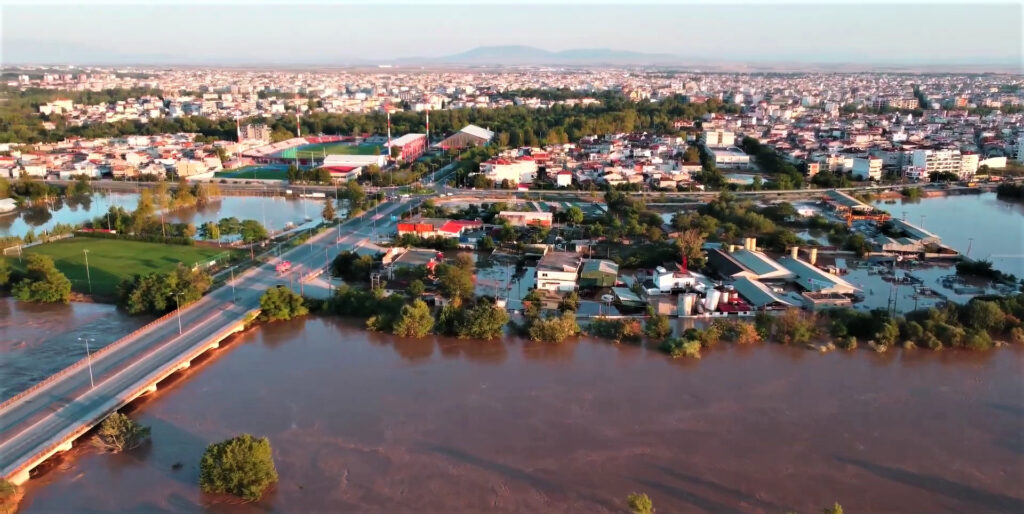 η-θεσσαλία-βυθισμένη-στο-νερό-και-τη-λά-1055201