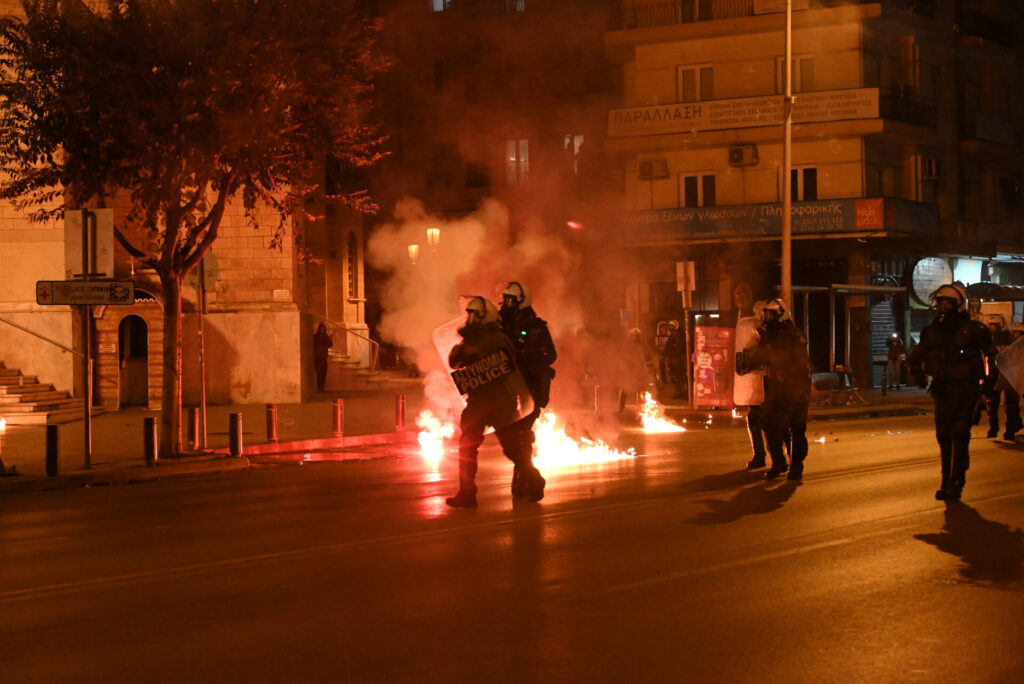 θεσσαλονίκη-επίθεση-με-μολότοφ-σε-ματ-1082944