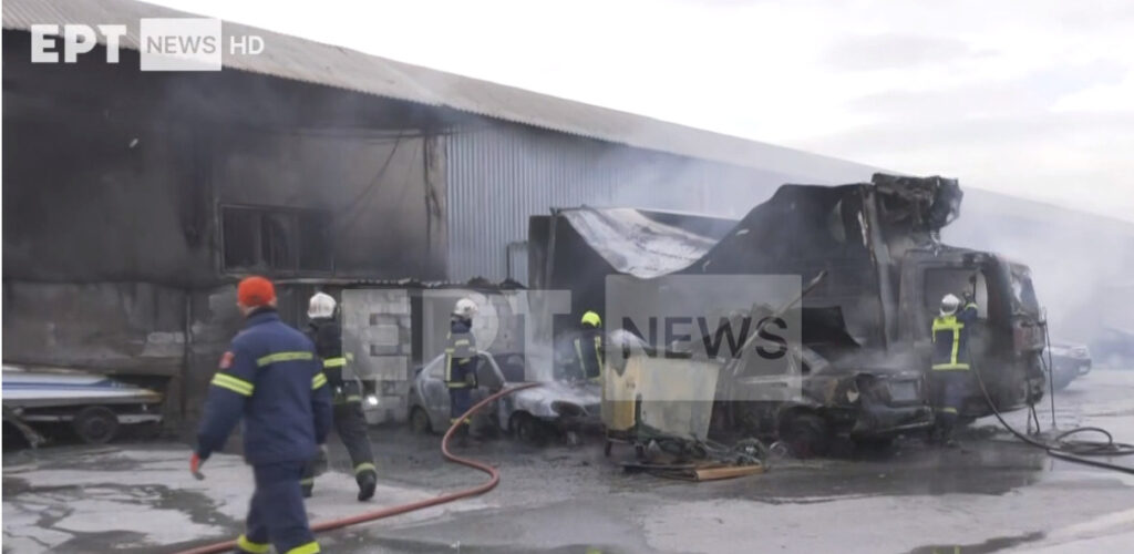 κάηκε-ολοσχερώς-πάρκινγκ-στα-σφαγεία-1133105