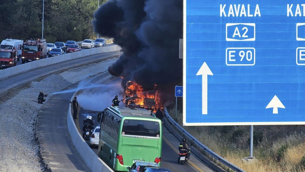 θεσσαλονίκη-πήρε-φωτιά-λεωφορείο-στο-1156844
