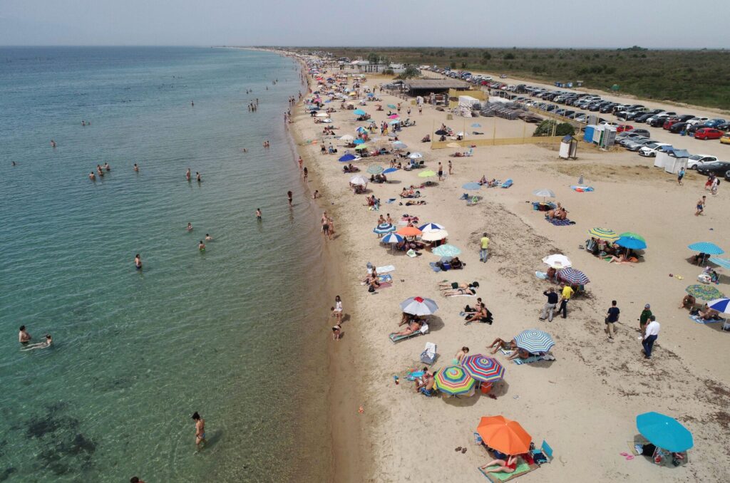 επανομή-πόρτα-σε-ηλικιωμένους-από-beach-bars-γ-1178396