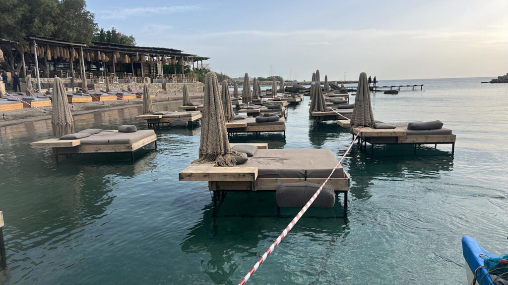 ρόδος-λουκέτο-στο-beach-bar-με-τα-θαλάσσια-κ-1171782