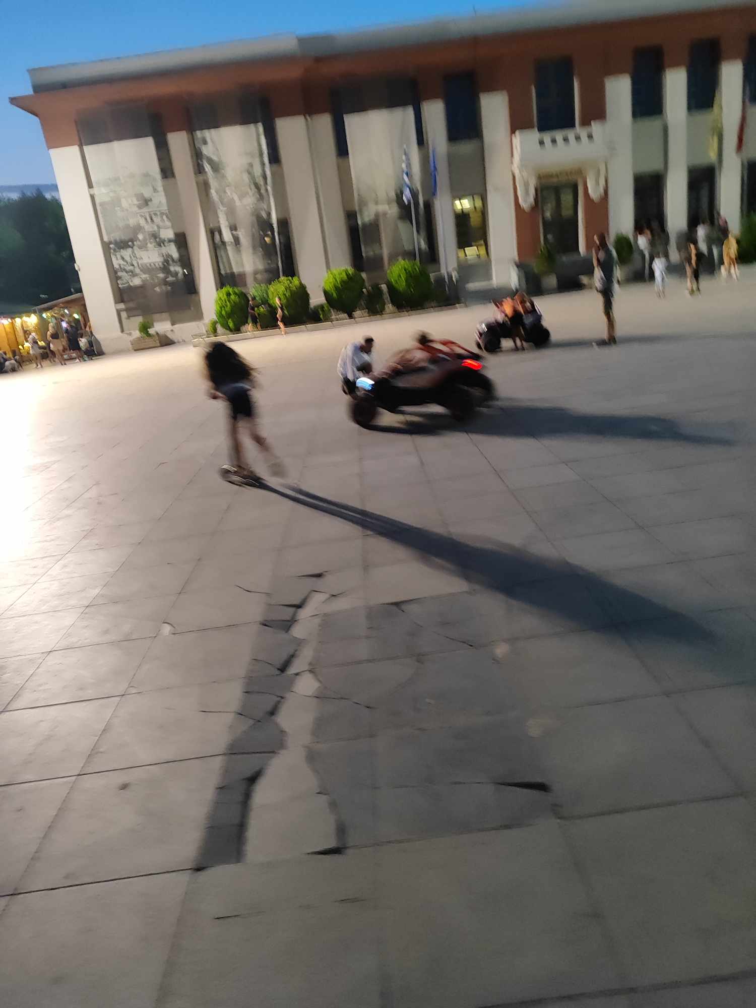 πεζόδρομος Καλαμαριάς, αυτοκινητάκια