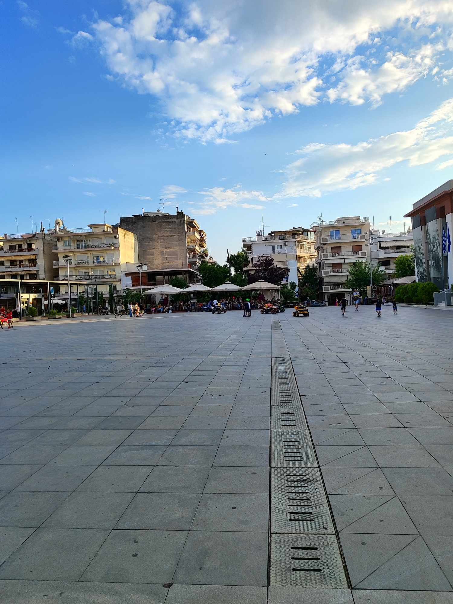 πεζόδρομος Καλαμαριάς, αυτοκινητάκια