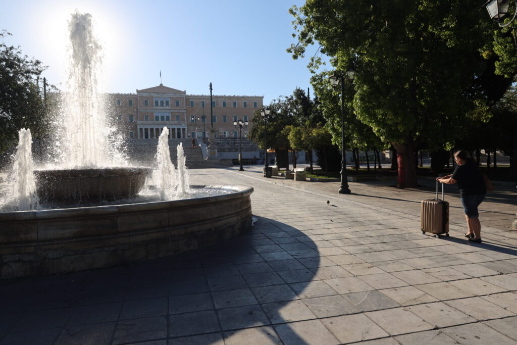 ερημωμένη-η-αθήνα-τον-δεκαπενταύγουσ-1202349