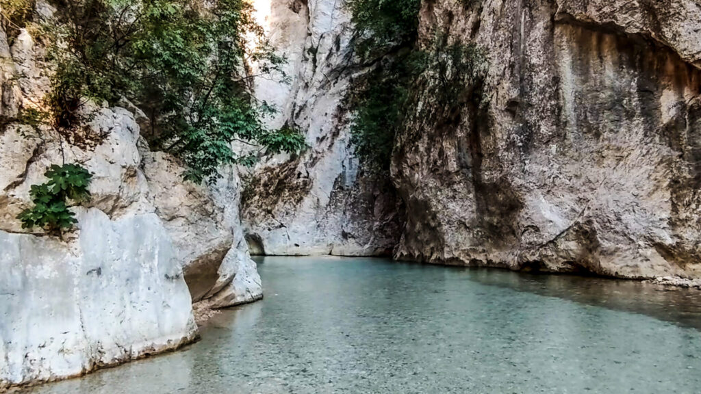 αχέροντας-οι-μυθικές-πύλες-του-άδη-και-1197563