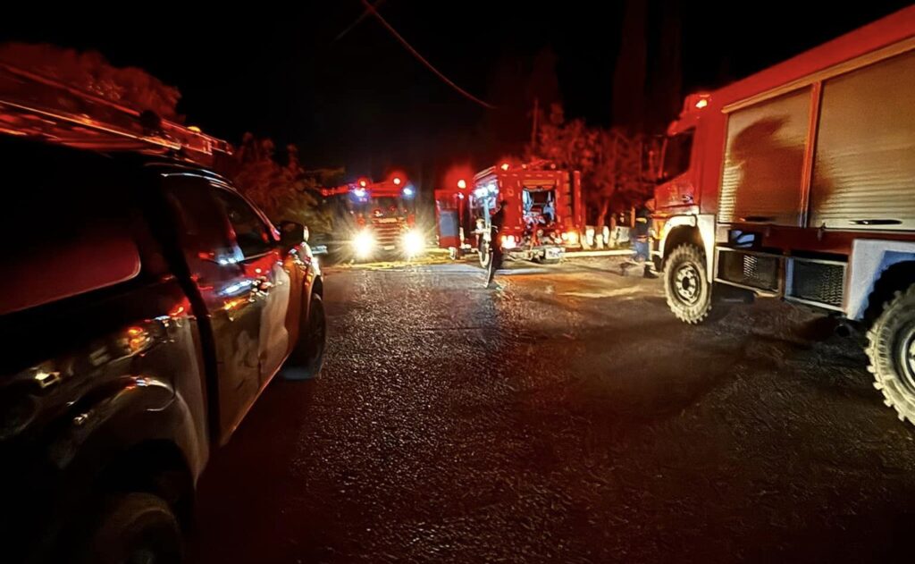 Θεσσαλονίκη: Φωτιά σε εργοστάσιο επίπλων
