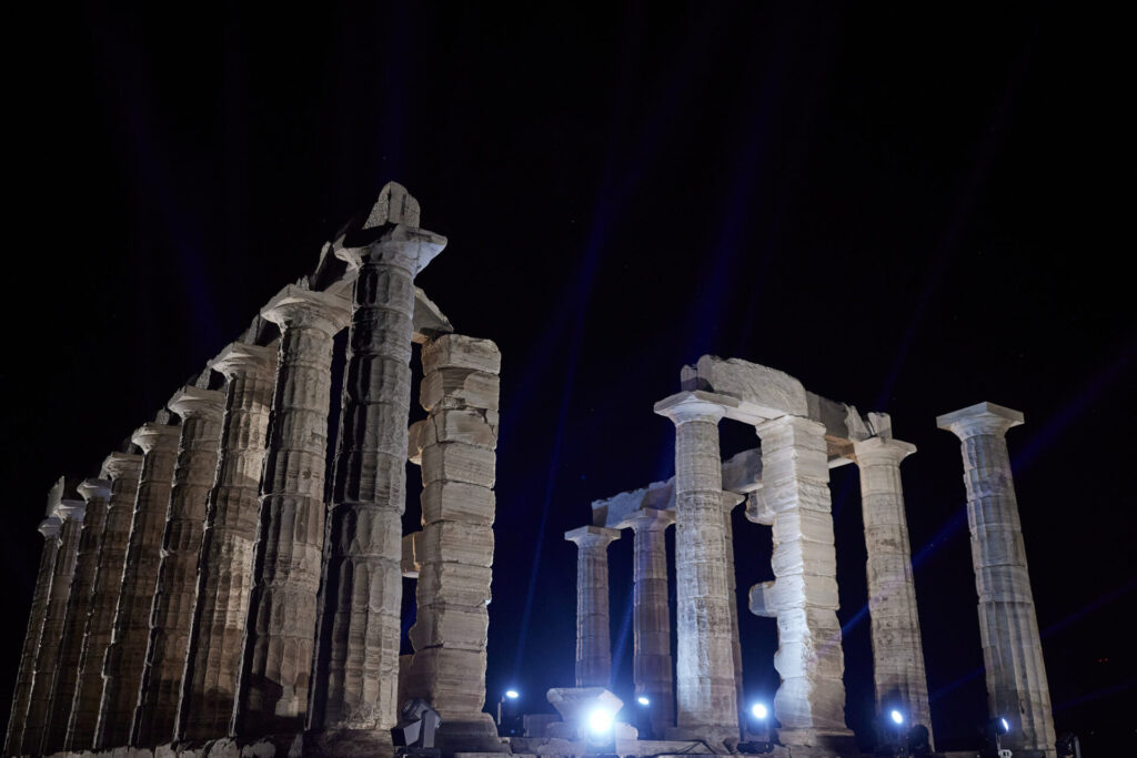 ο-ναός-του-ποσειδώνα-στο-σούνιο-λάμπει-1216176