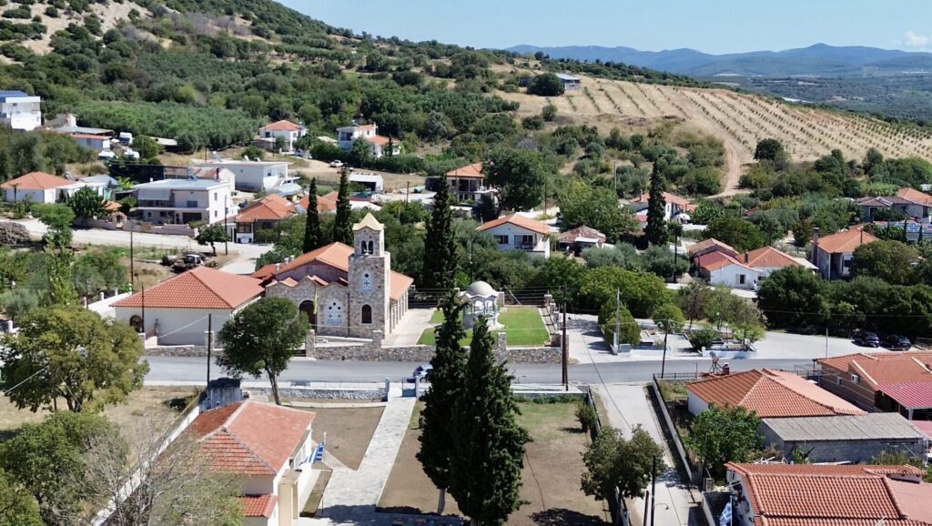 γαλυψός-το-μακρόστενο-μικρό-χωριό-κον-1220805