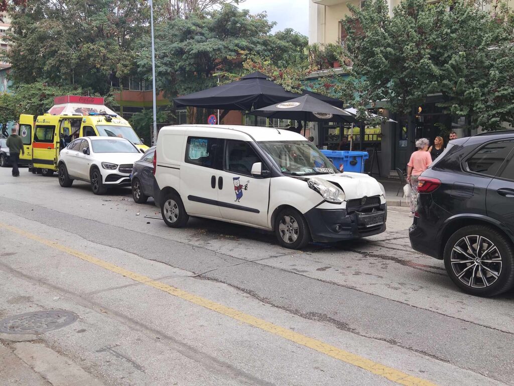 τροχαίο-με-τραυματία-στο-κέντρο-της-θε-1230106