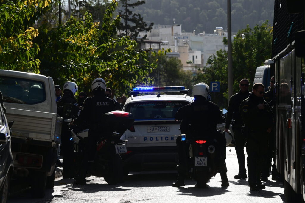 ένταση-έξω-από-τα-δικαστήρια-μετά-την-α-1245465