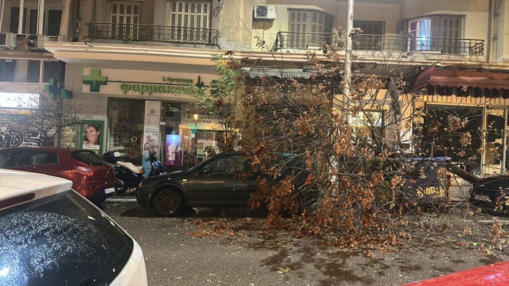 σαρώνει-τη-θεσσαλονίκη-η-κακοκαιρί-1249569