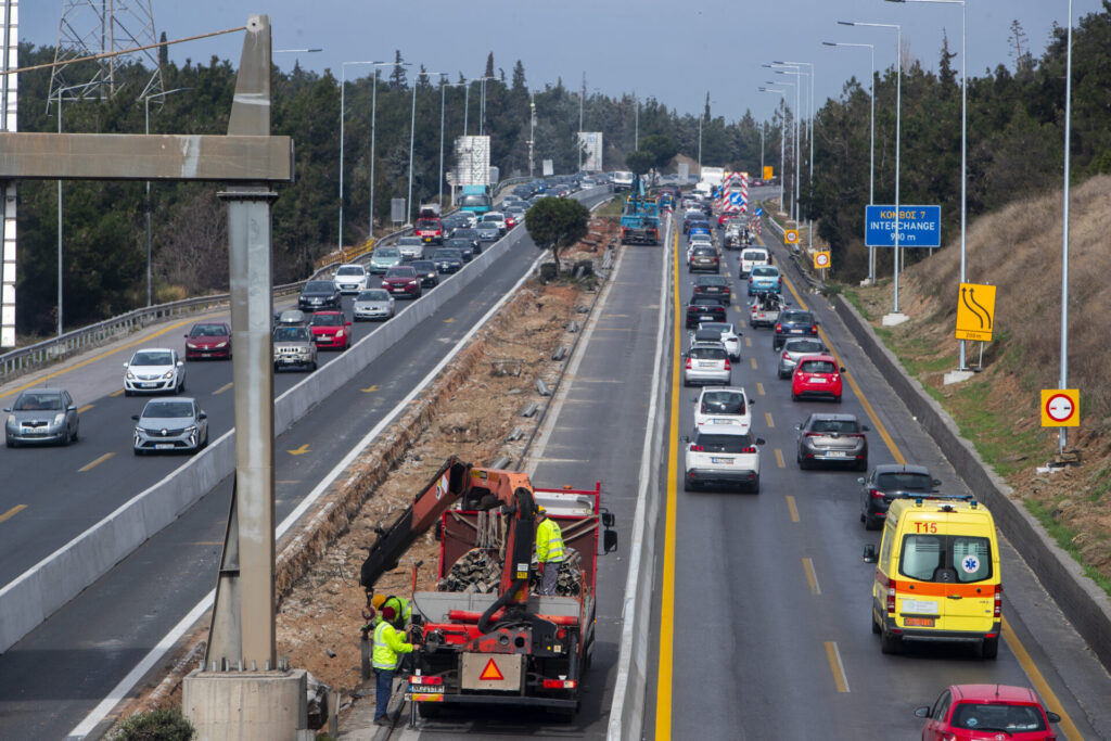 εγκλωβισμένοι-δύο-ώρες-στο-αυτοκίνητ-1257315