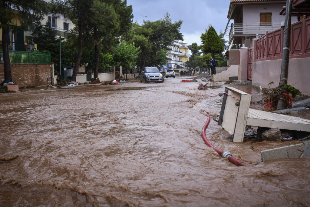 γιατί-σε-κάθε-κακοκαιρία-παρατηρούντ-1253008