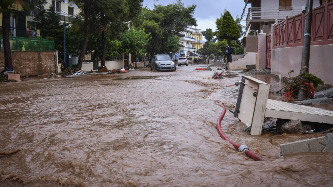 γιατί-σε-κάθε-κακοκαιρία-παρατηρούντ-1253008