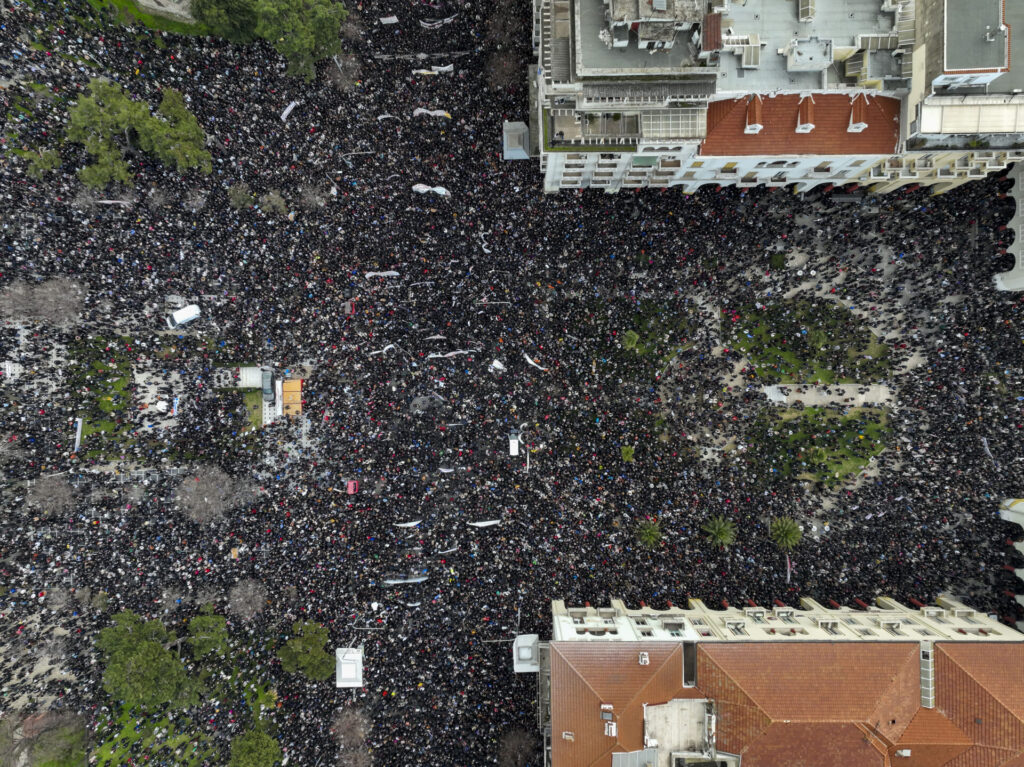 τέμπη-το-συγκλονιστικό-πλήθος-της-πορ-1286563