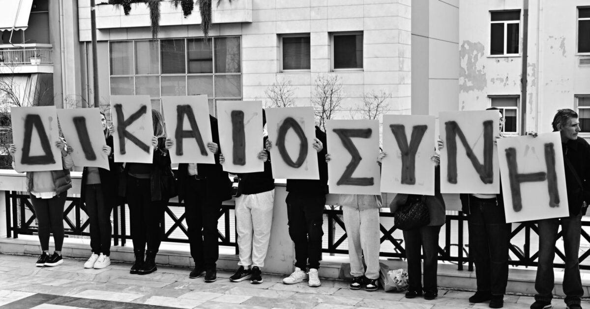 Μια ζωή θα κουβαλάω την ενοχή του επιζήσαντα | Parallaxi Magazine