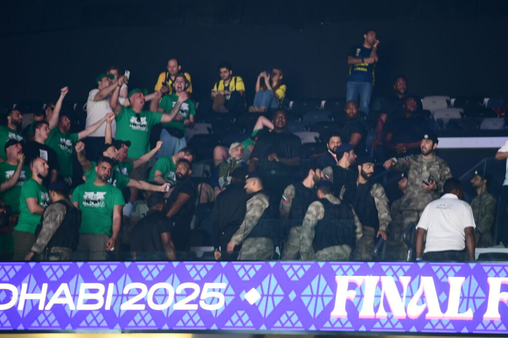 final-four-2025-ένταση-ανάμεσα-σε-οπαδούς-του-ολυμ-1325293