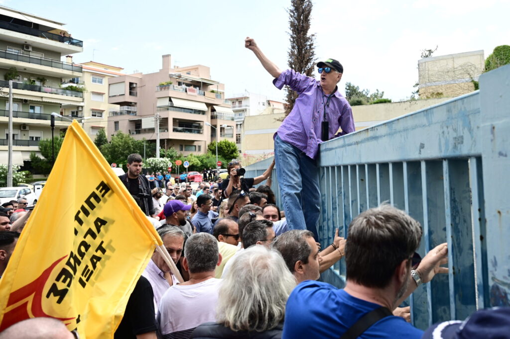 επεισόδια-με-χημικά-έξω-από-το-υπουργε-1327144
