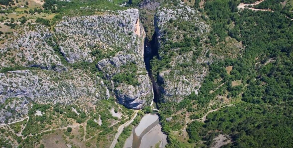 στο-grand-canyon-της-μακεδονίας-δύο-ώρες-απόστα-1323457