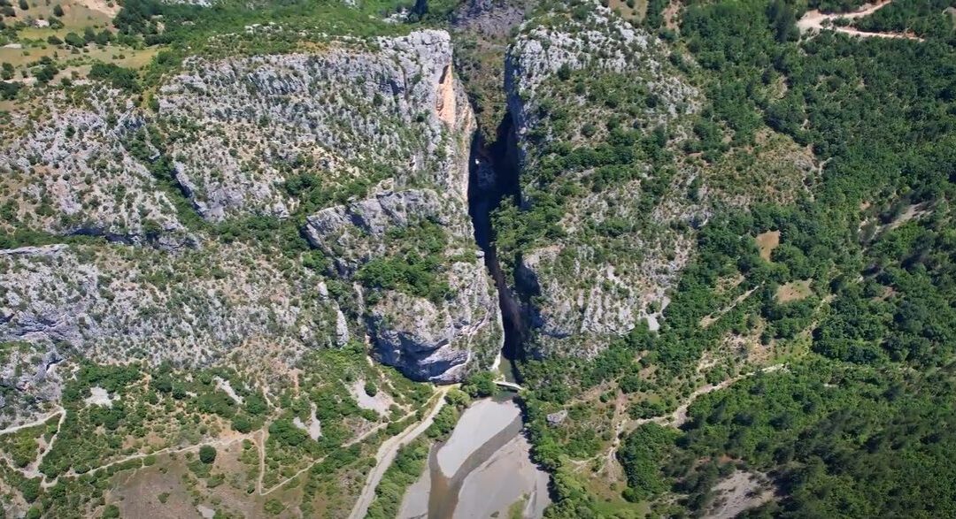 στο-grand-canyon-της-μακεδονίας-δύο-ώρες-απόστα-1323457