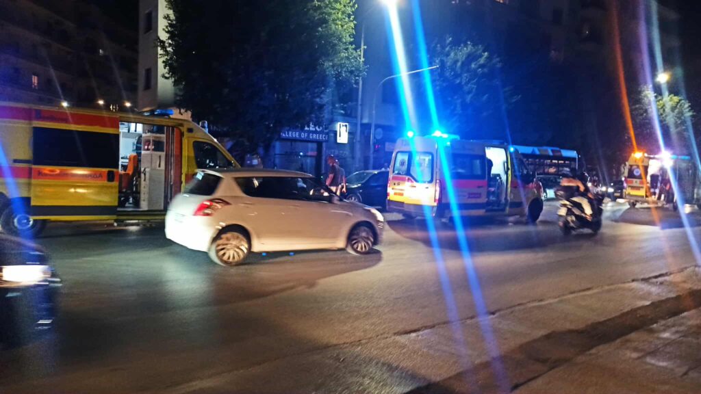 thessaloniki-sovaro-trochaio-me-parasyrsi-pezon-stin-egnatia-amp-8211-sto-nosokomeio-dyo-antres-1337567