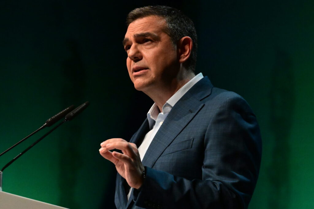 fotia-sto-politiko-skiniko-apo-tsipra-i-dimioyrgia-neoy-politikoy-forea-kai-oi-ichires-paroysies-1332710