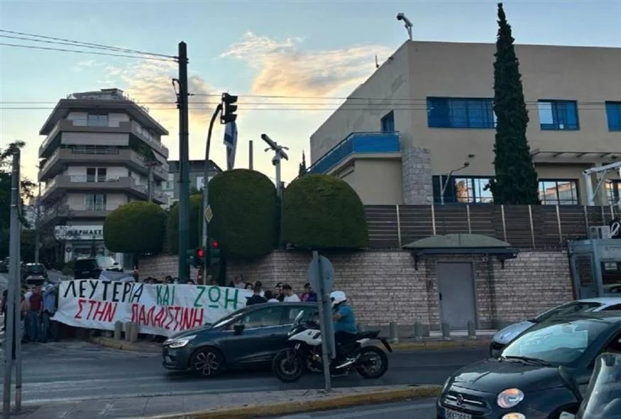 παρέμβαση-του-ρουβίκωνα-στην-πρεσβεί-1328675