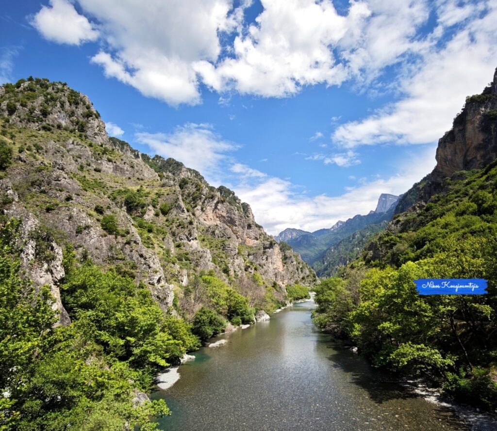 εικόνες-περπατώντας-δίπλα-στον-αώο-α-1330532